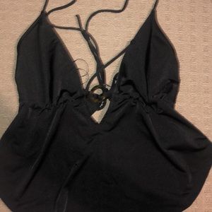 Super cute open back plunge neck top!!